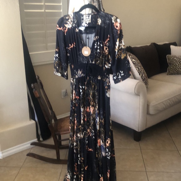 Black maxi dress by Jade - Picture 3 of 3